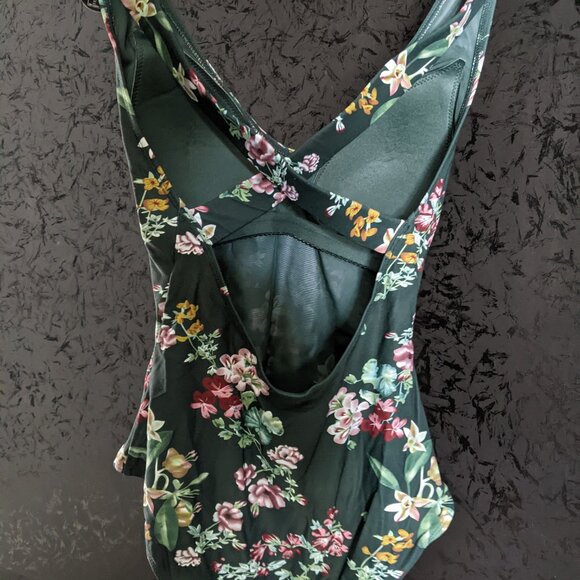 NWT Nip Tuck Swim Floral One Piece Criss Cross Swimsuit Multi Fit Cup US Size 4 - Picture 11 of 12